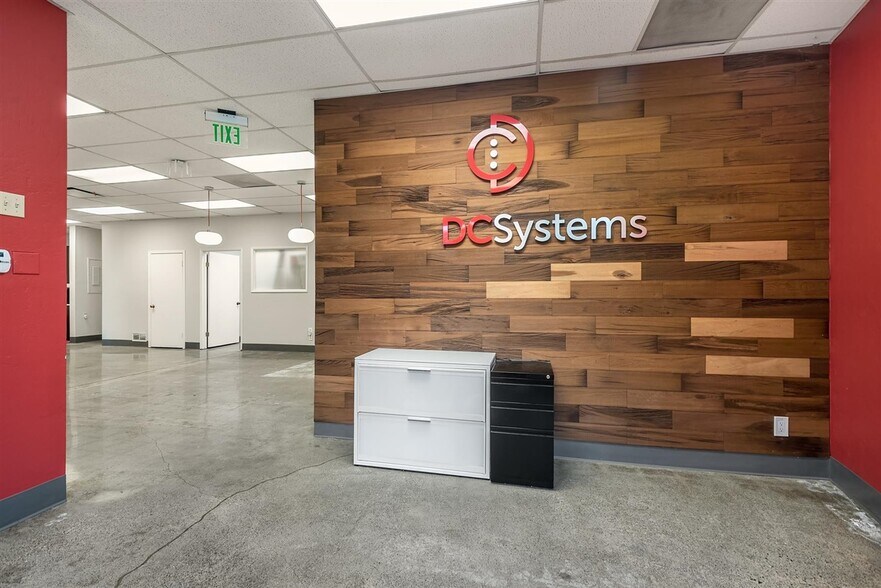 More Photos Of 1023 Chestnut St, Redwood City Research And Development For Sale