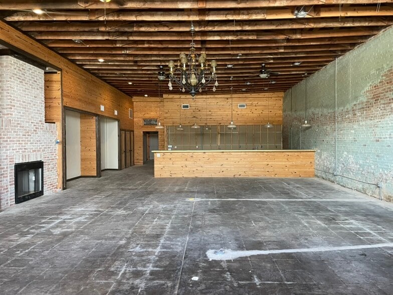 More Photos Of 189 Broadway St, Alba Storefront Retail Office For Sale