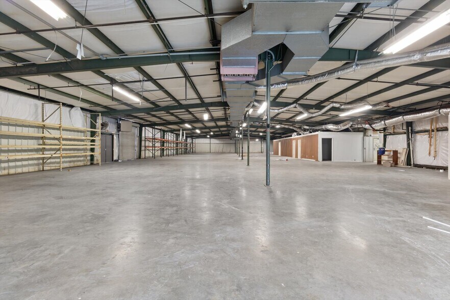 More Photos Of 1811-1813 Old Estill Springs Rd, Tullahoma Warehouse For Lease