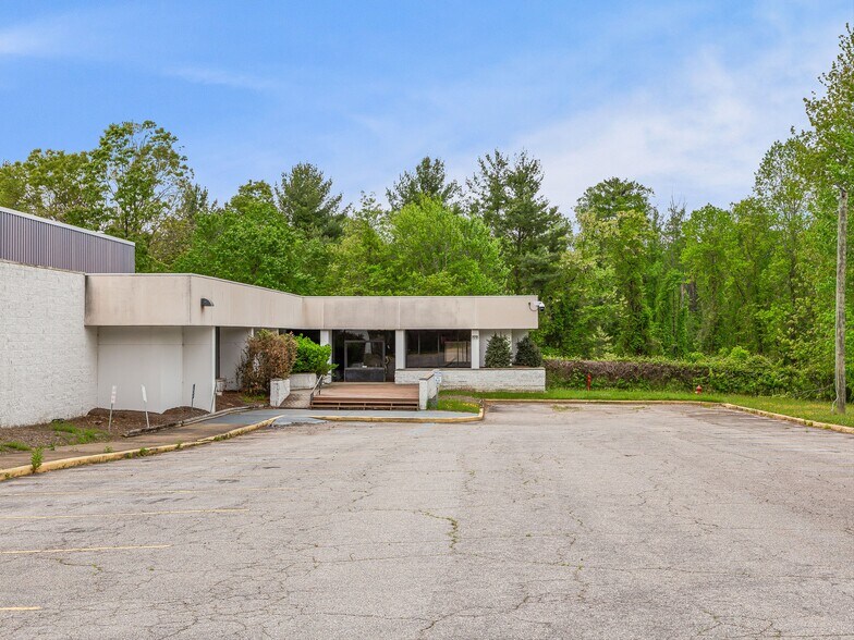 More Photos Of 90 Christ School Rd, Arden Distribution For Lease