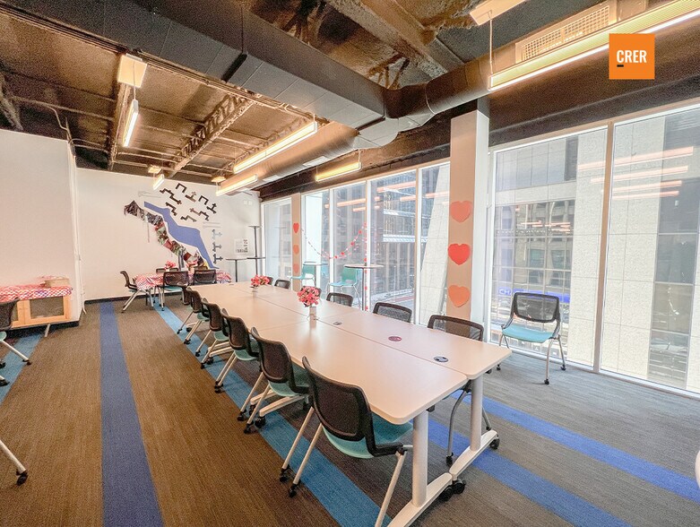 More Photos Of 6 S Clark St, Chicago Loft Creative Space For Sale