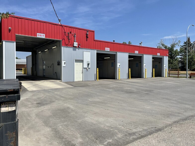 More Photos Of 425 7th Ave SE, High River Carwash For Sale