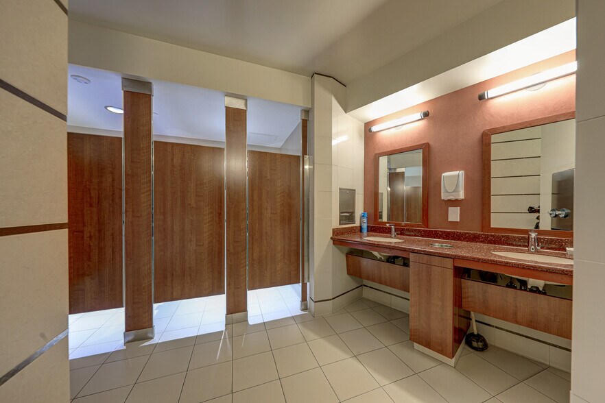 More Photos Of 11117 River Run Blvd, Bakersfield Office For Lease