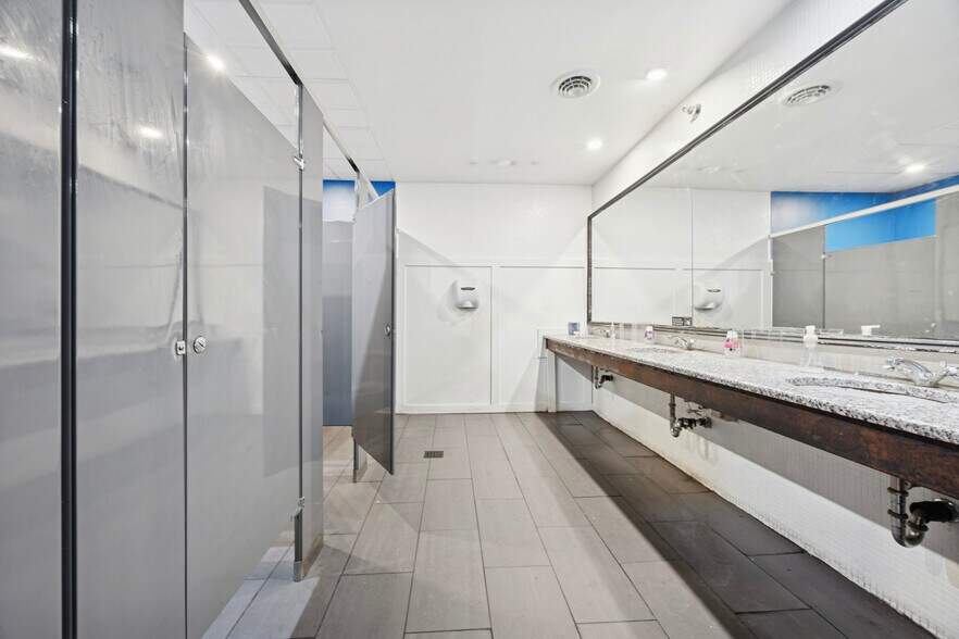 More Photos Of 118-122 Market St, Philadelphia Apartments For Lease