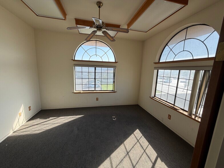 More Photos Of 1088 N Mooney Blvd, Tulare Freestanding For Lease