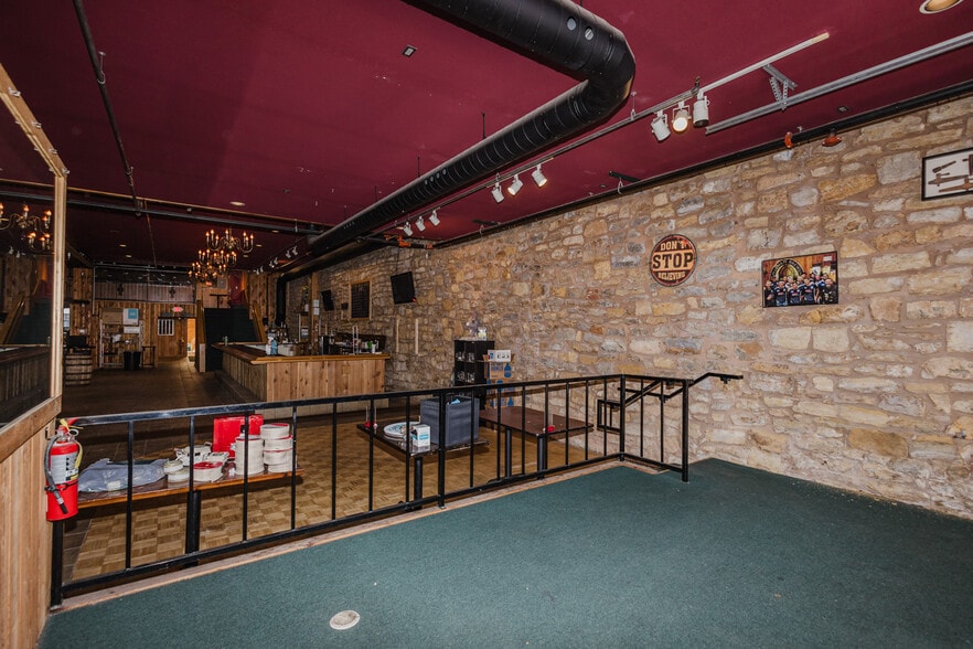 More Photos Of 830 N Kansas Ave, Topeka Bar For Sale