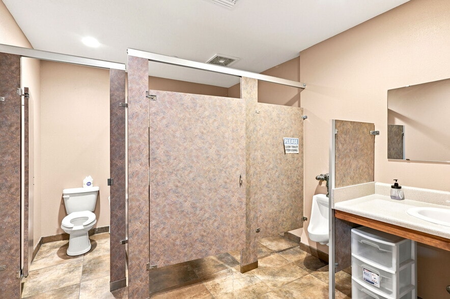 More Photos Of 3075 N Goldenrod Rd, Winter Park Religious Facility For Sale