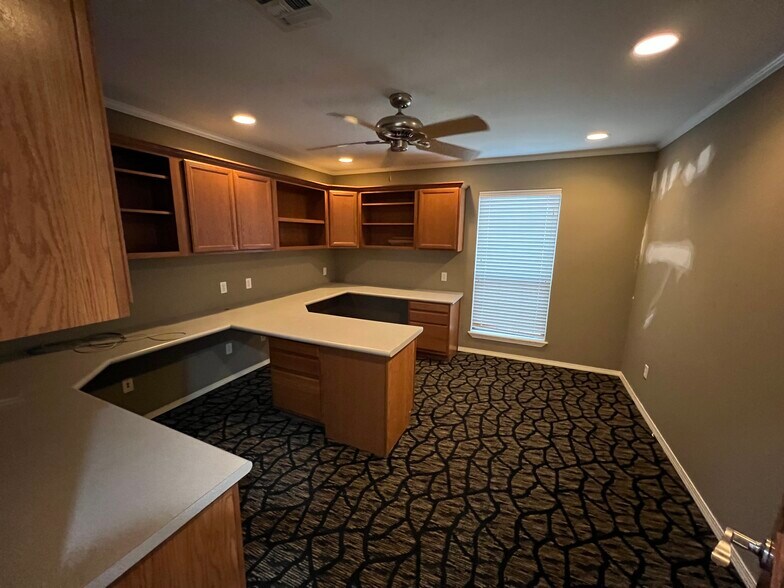 More Photos Of 14716 S Grant St, Bixby Light Distribution For Lease