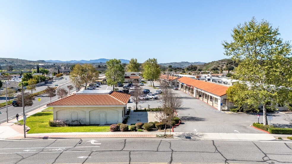 More Photos Of 14711 Princeton Ave, Moorpark Freestanding For Sale