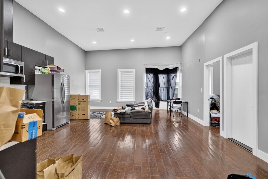 More Photos Of 83 Beaver St, Albany Apartments For Sale