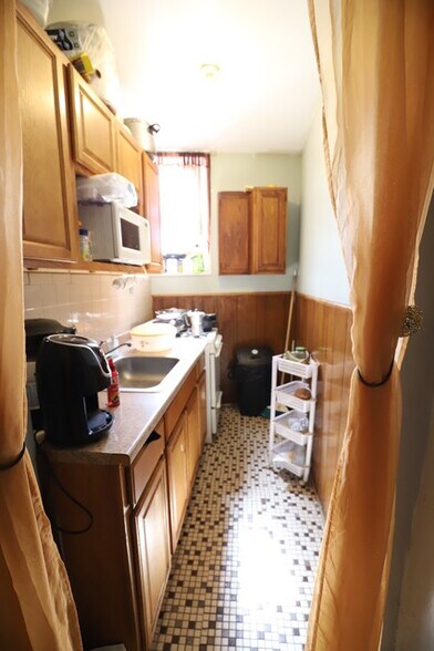 More Photos Of 121-123 Roseville Ave, Newark Apartments For Sale