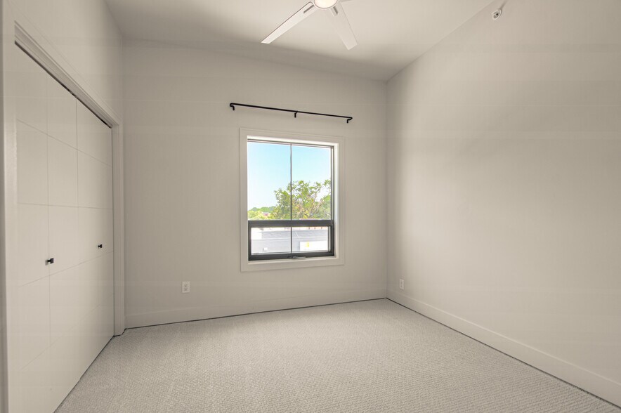 More Photos Of 200 W Gregory Blvd, Kansas City Apartments For Sale