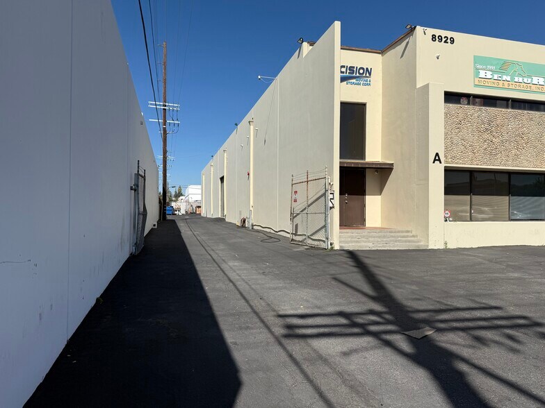 More Photos Of 8929 Oso Ave, Chatsworth Manufacturing For Lease
