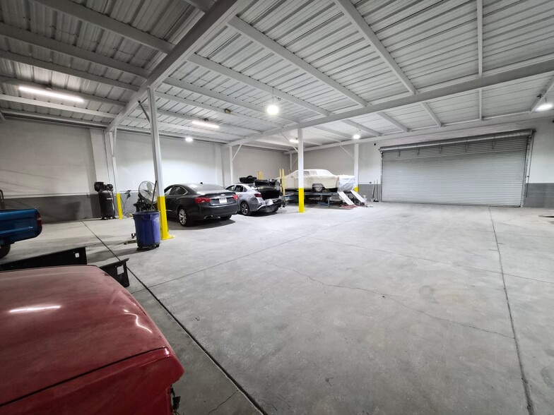 More Photos Of 22039 N 24th Ave, Phoenix Warehouse For Lease