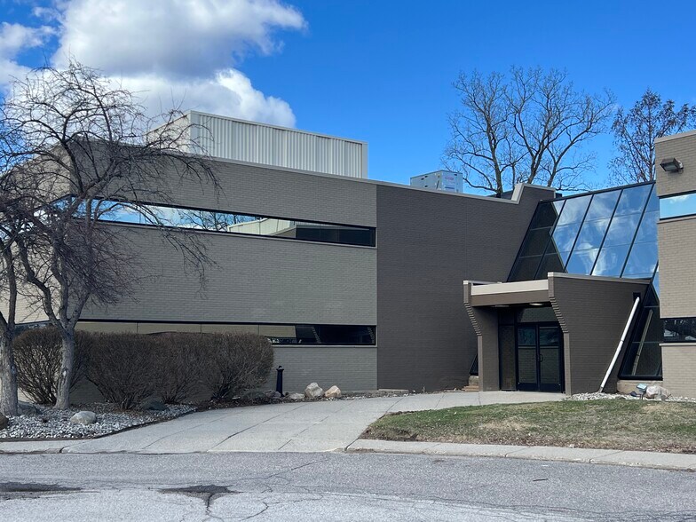 More Photos Of 20300 W 12 Mile Rd, Southfield Office For Lease