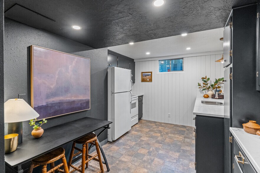 More Photos Of 1191 Capitol St NE, Salem Office For Sale