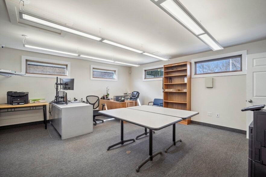 More Photos Of 2025 Pine St, Palmer Warehouse For Sale