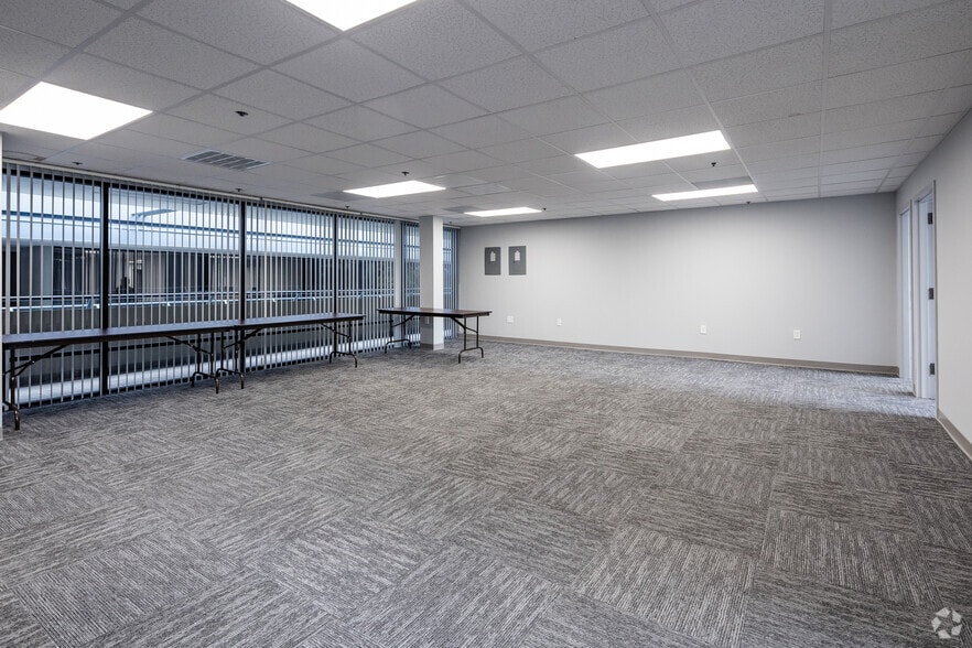 More Photos Of 7601-7625 Little Rd, New Port Richey Unknown For Lease