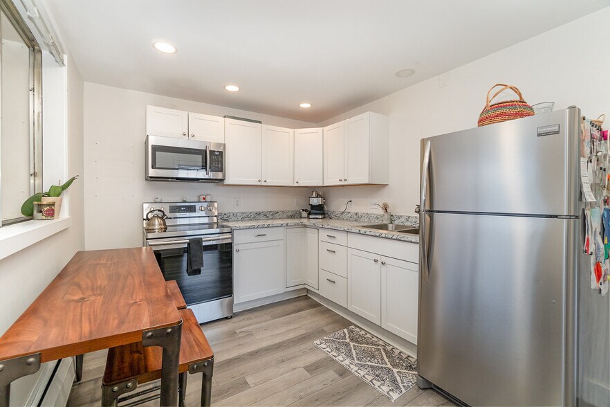 More Photos Of 134 Ashman St, Midland Restaurant For Sale