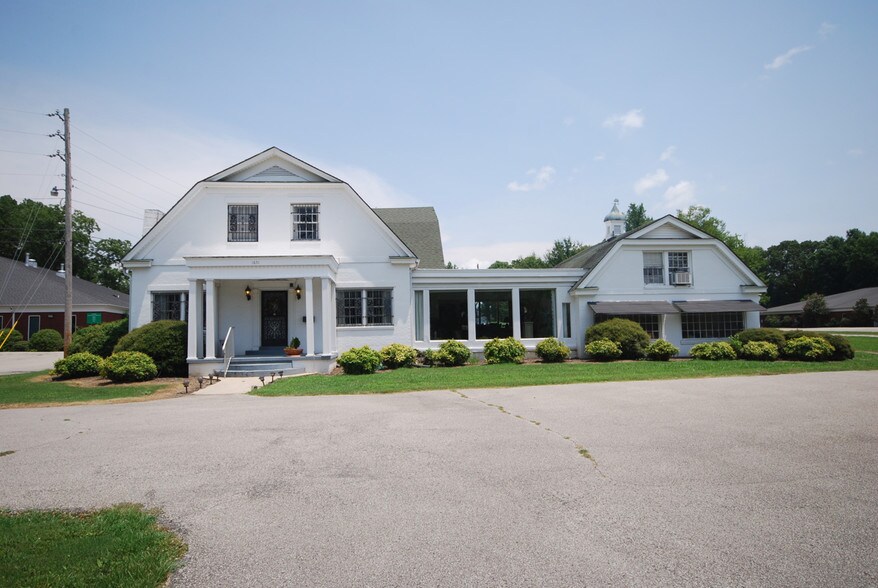 More Photos Of 1651 Hollywood Dr, Jackson Office For Sale