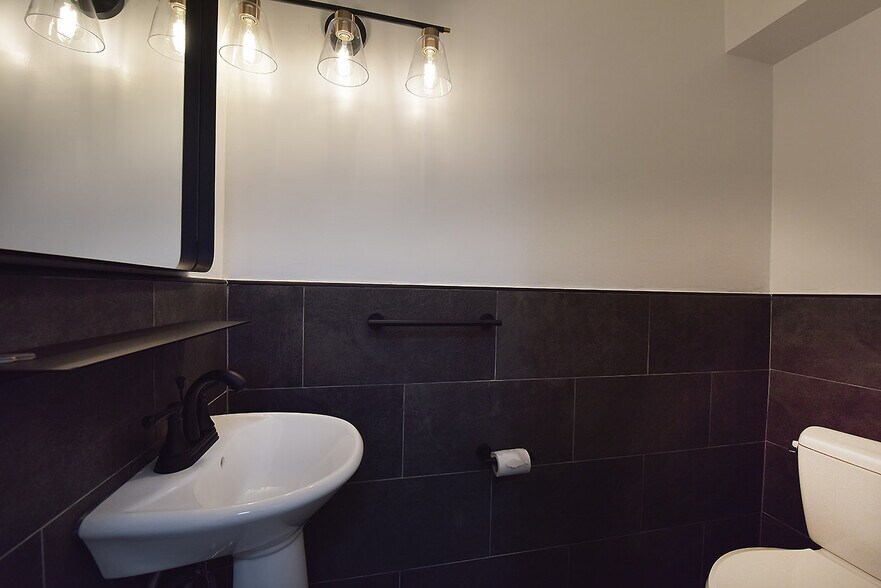 More Photos Of 150 E 37th St, New York Apartments For Lease