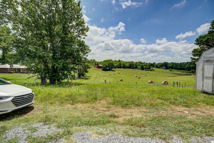 More Photos Of 3411 W Walnut St, Johnson City Apartments For Sale