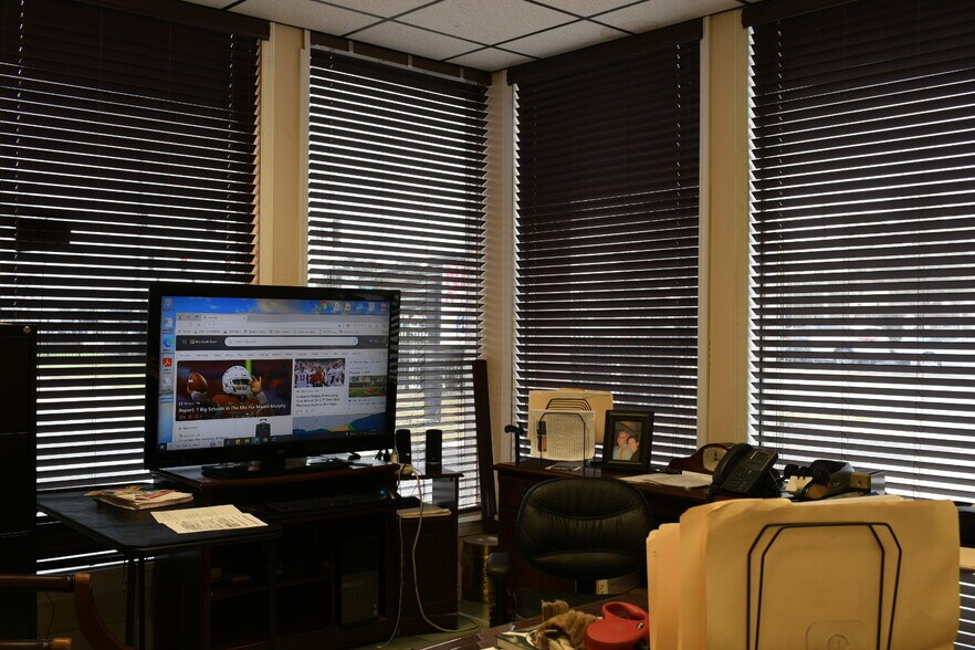 More Photos Of 522 Magnolia Ave, Auburndale Office For Sale