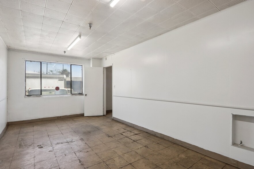 More Photos Of 6505 McKinley Ave, Los Angeles Manufacturing For Lease