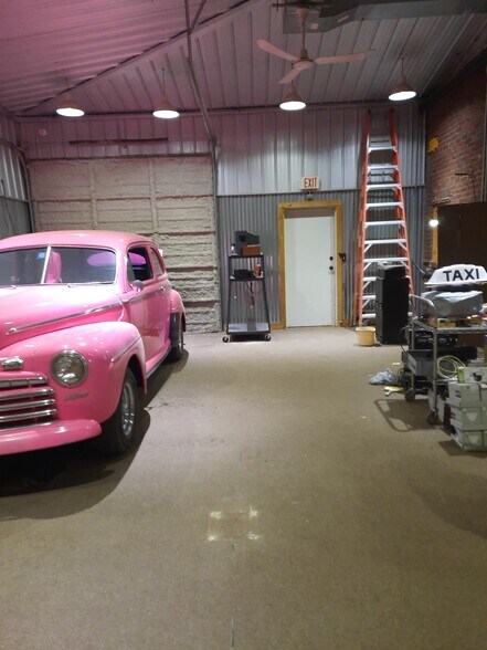 More Photos Of 1124 E Houston Ave, Crockett Freestanding For Sale