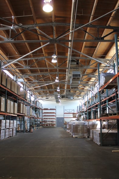 More Photos Of 1618-1620 Central Ave NE, Minneapolis Warehouse For Lease