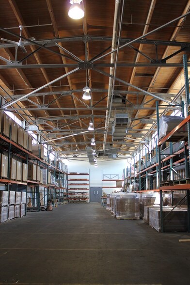 More Photos Of 1618-1620 Central Ave NE, Minneapolis Warehouse For Lease