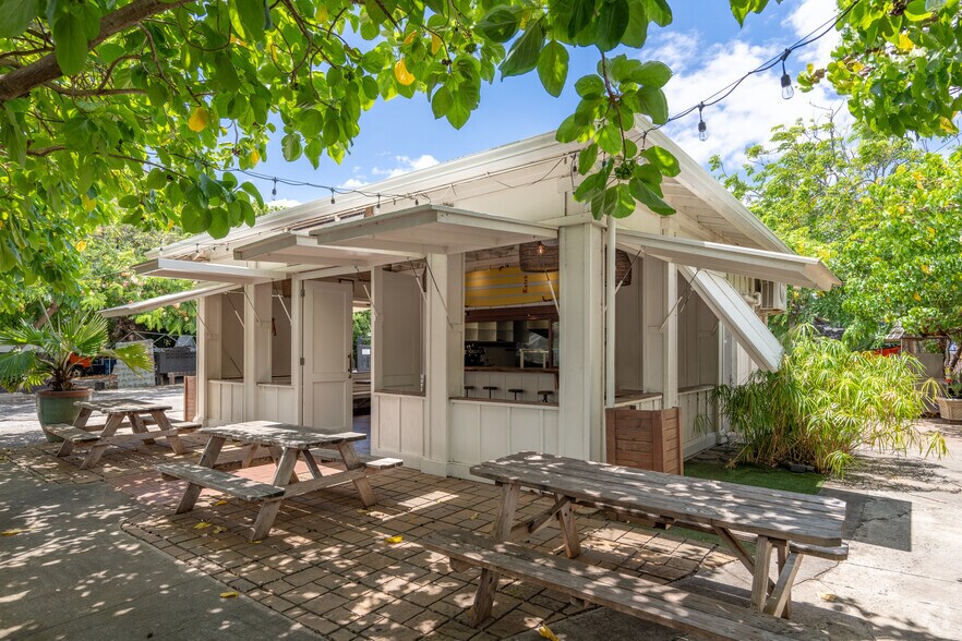 More Photos Of 65 Hana Hwy, Paia Restaurant For Lease