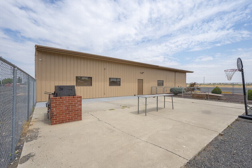 More Photos Of 140 14th Ave NW, Ephrata Flex For Sale