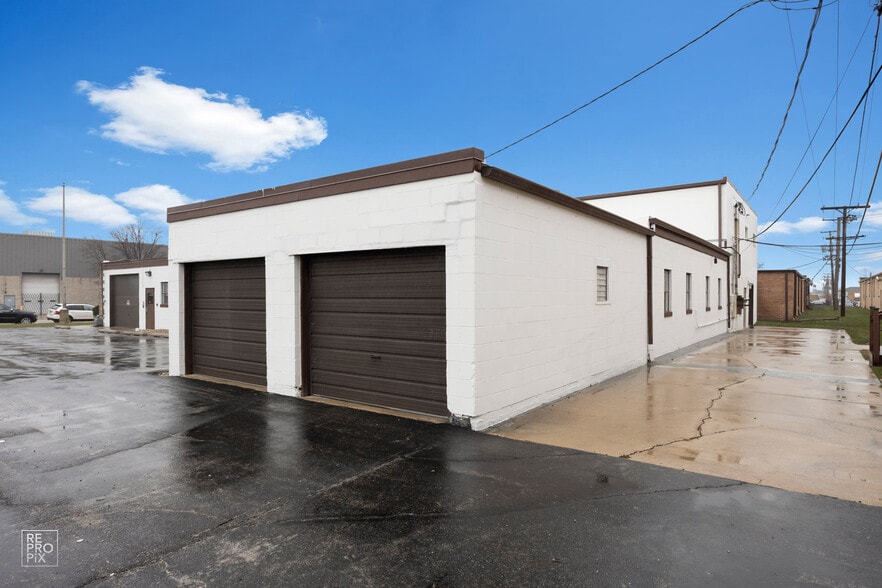 More Photos Of 223 Interstate Rd, Addison Light Manufacturing For Sale