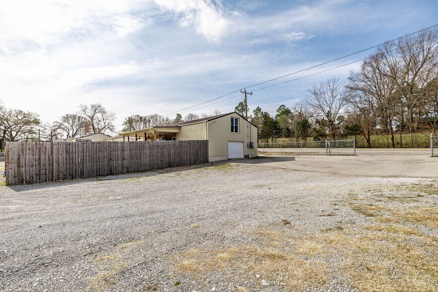 More Photos Of 5850 Clarksville Pike, Joelton Showroom For Sale