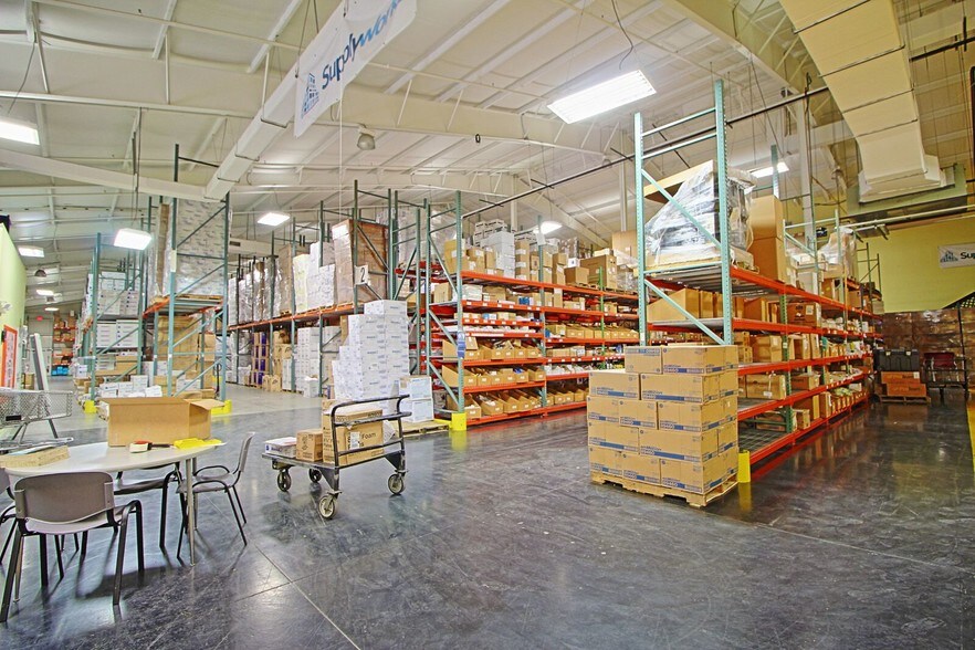 More Photos Of 12180 Metro Pky, Fort Myers Distribution For Lease