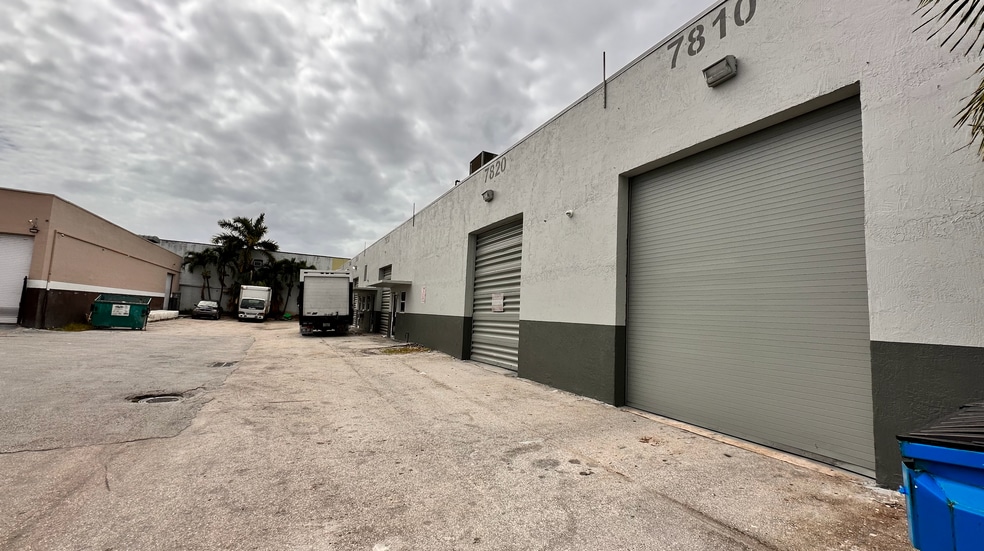 More Photos Of 7800-7840 W 2nd Ct, Hialeah Warehouse For Lease