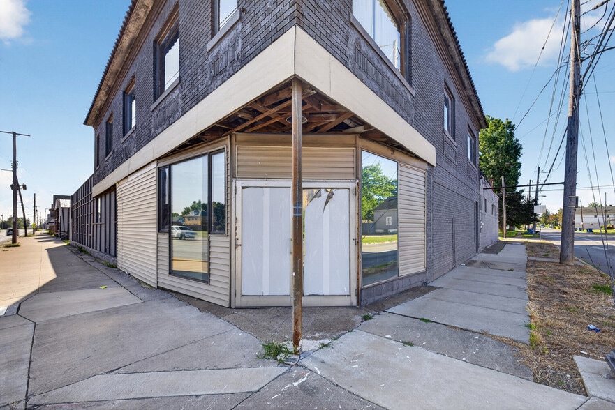 More Photos Of 300 E 28 St, Lorain General Retail For Sale