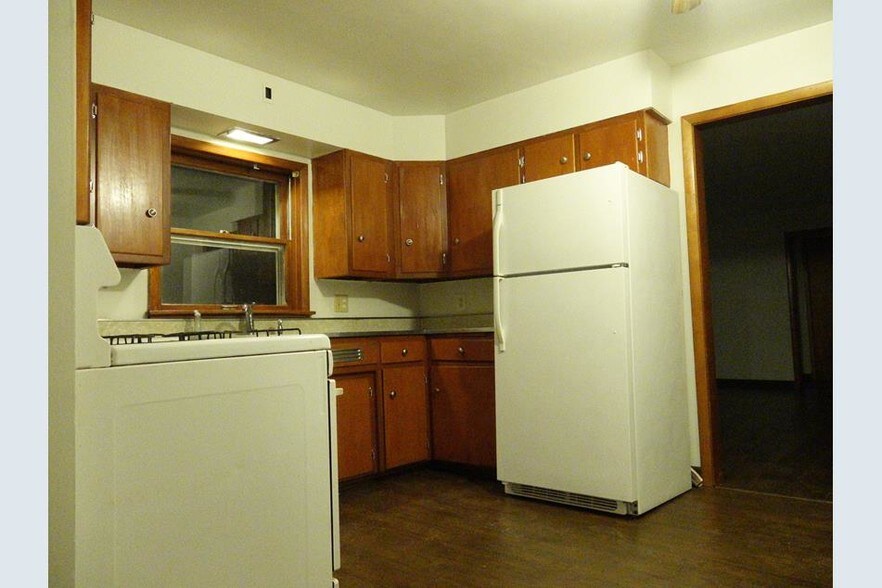 More Photos Of 518 W Main St, Kirkland Freestanding For Sale