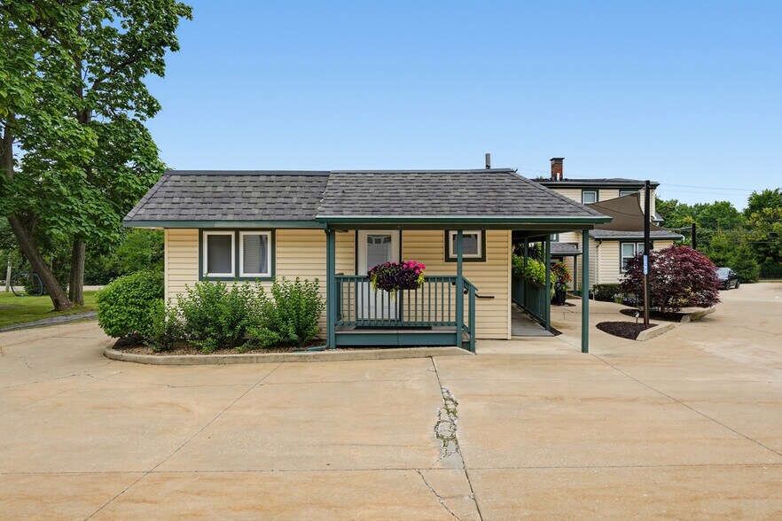 More Photos Of 9503 Brandywine Rd, Northfield Office For Lease