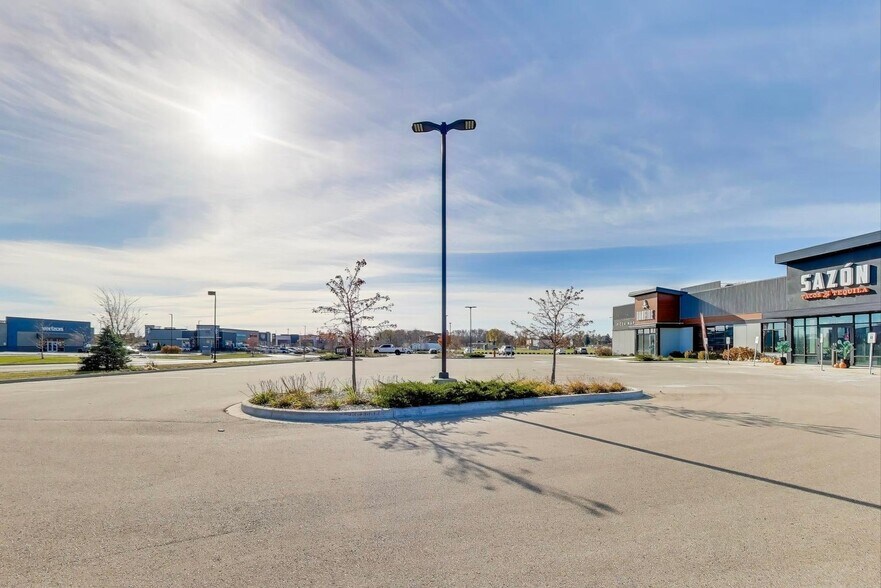 More Photos Of 3552 Market Ln, Kenosha Restaurant For Sale