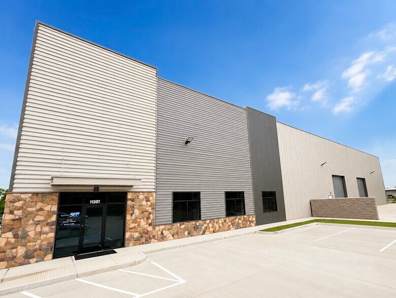 Primary Photo Of 11307 Boudreaux Rd, Tomball Warehouse For Lease