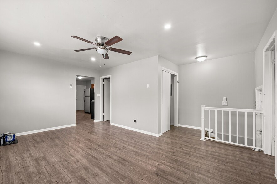More Photos Of 304 Hankes Ave, Aurora Apartments For Sale