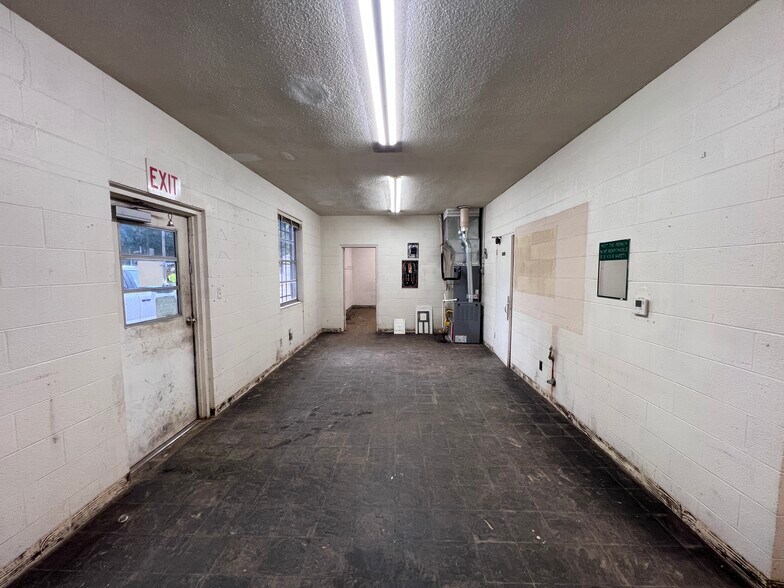More Photos Of 211 W Walnut Ave, McKenzie General Retail For Sale
