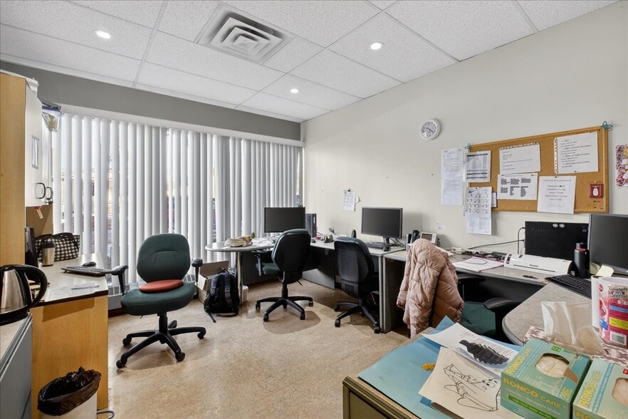 More Photos Of 11831 123 St NW, Edmonton Office For Sale