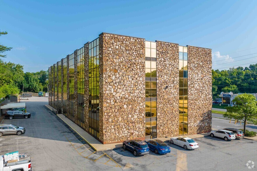 More Photos Of 1161 Murfreesboro Rd, Nashville Office For Sale