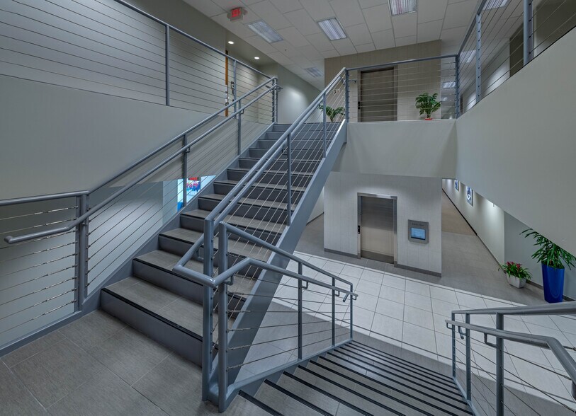 More Photos Of 15109 Heathrow Forest Pky, Houston Office For Sale