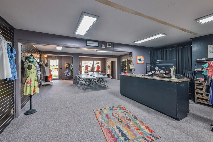 More Photos Of 126 N Wilson St, Dresden General Retail For Sale