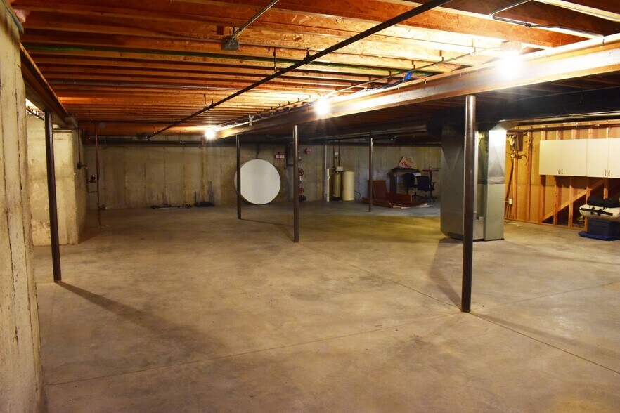 More Photos Of 1305 Excalibur Dr, Janesville Office For Sale