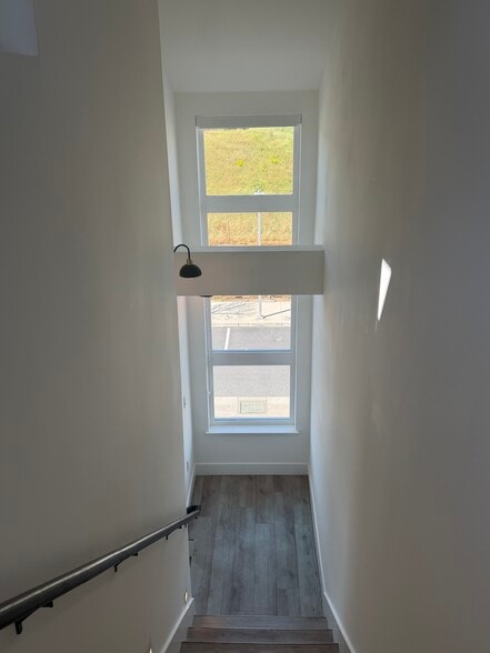 More Photos Of 202 Panetta Ave, Santa Cruz Flex For Sale